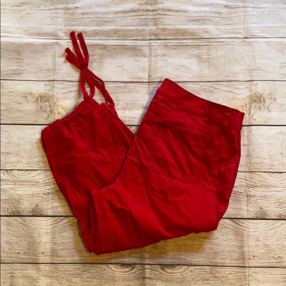 Red Capri pants